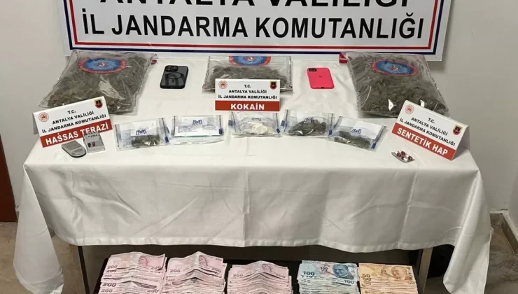 Manavgat’ta Uyuşturucu Operasyonu: Şüpheli Otomobiliyle Duvara Çarptı