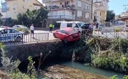 Antalya’da Trafik Kazası: Otomobil Sulama Kanalına Düşmekten Kurtuldu